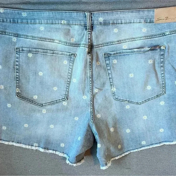 Seven 7 weekend shorts Jeans Daisy fray hem comfort stretch size 24 NWT - Picture 4 of 7
